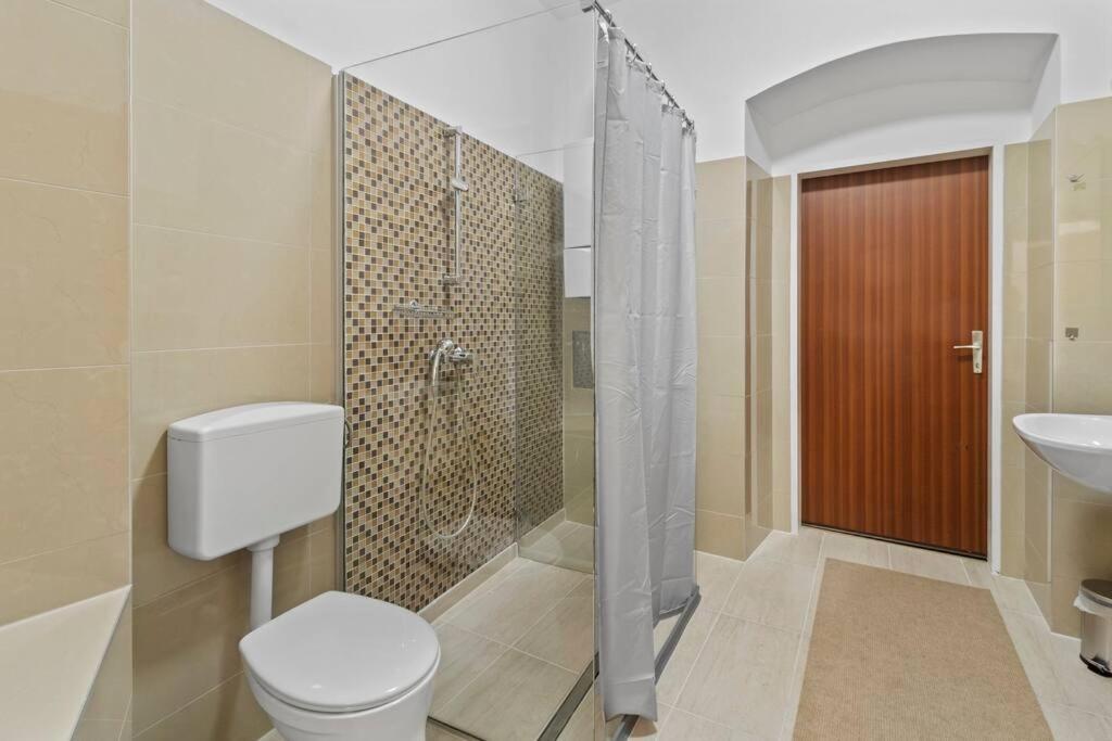 וינה Modern Apartment Close To Center - 2Br מראה חיצוני תמונה