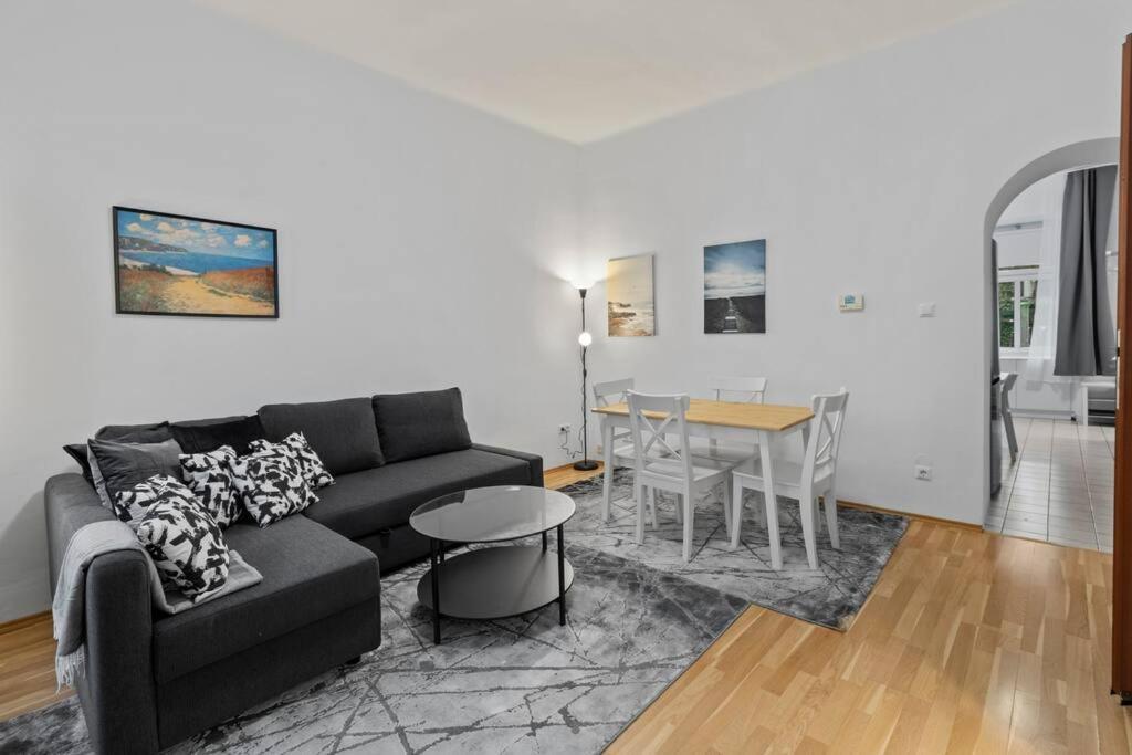 וינה Modern Apartment Close To Center - 2Br מראה חיצוני תמונה