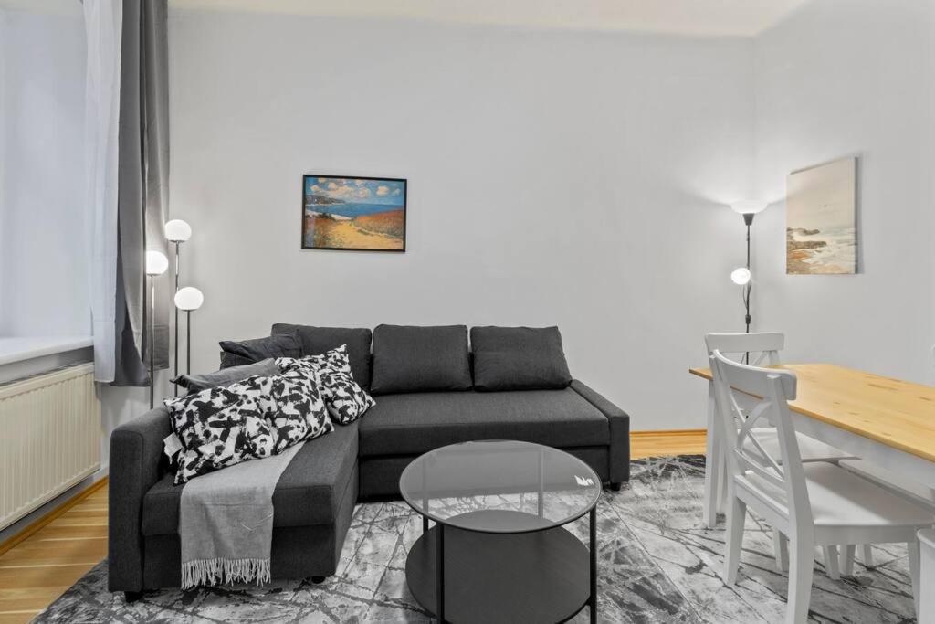 וינה Modern Apartment Close To Center - 2Br מראה חיצוני תמונה