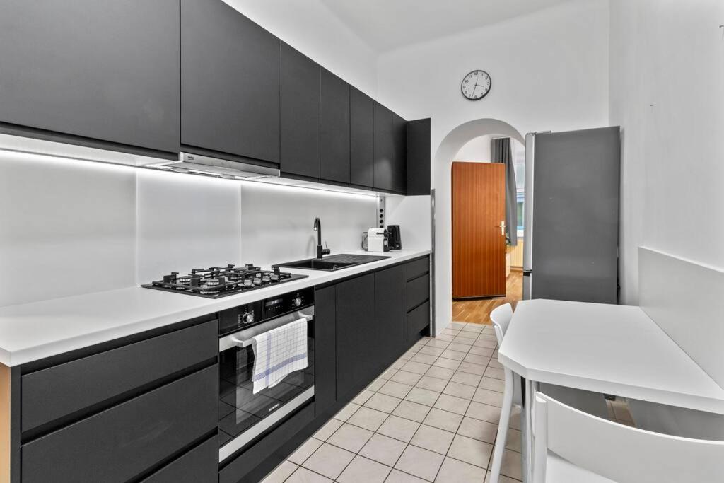 וינה Modern Apartment Close To Center - 2Br מראה חיצוני תמונה