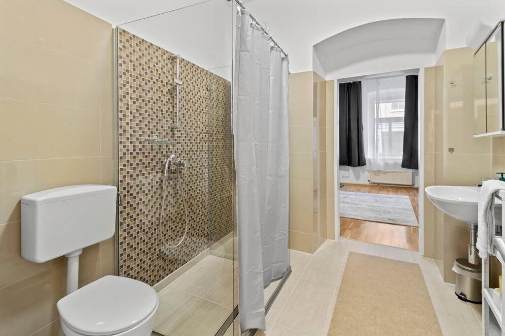 וינה Modern Apartment Close To Center - 2Br מראה חיצוני תמונה